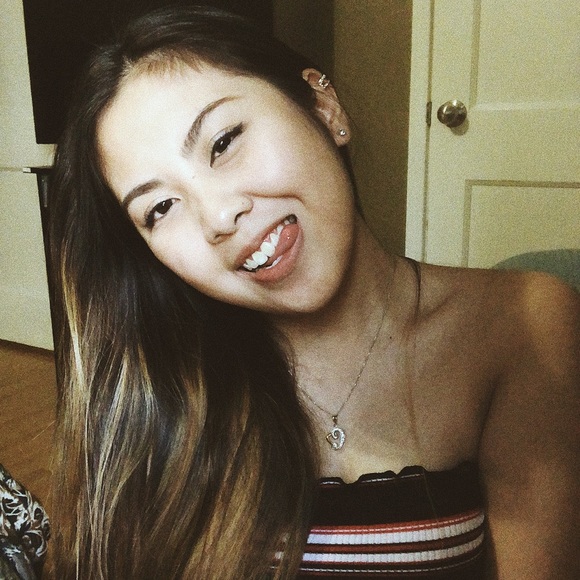 Meet your Posher, Stephanie - Picture 1 of 4